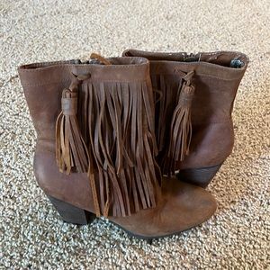 Fringe boots